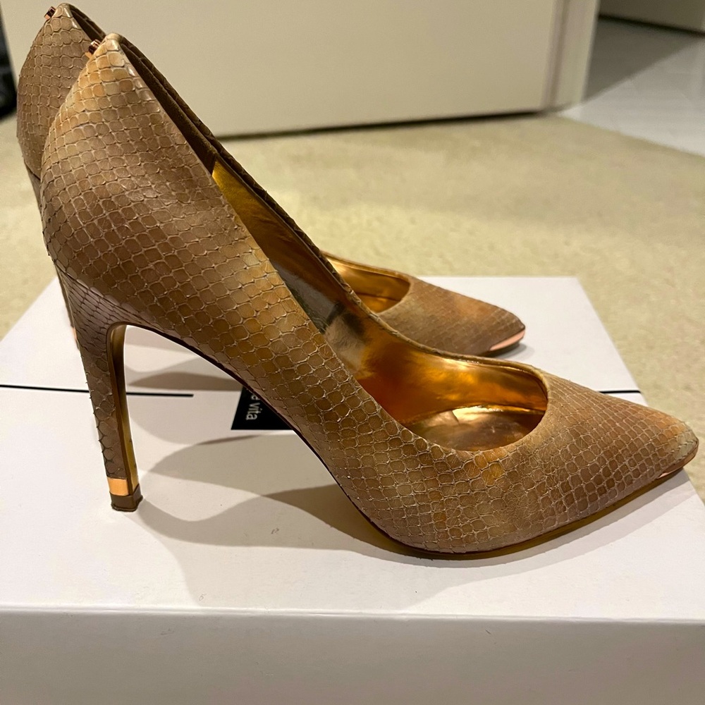 Ted Baker London tan/cream snake skin heels with rose gold detail